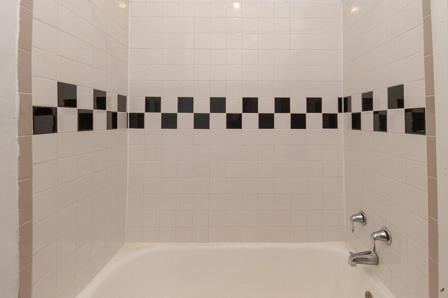 Building Photo - 2832 N Burling St