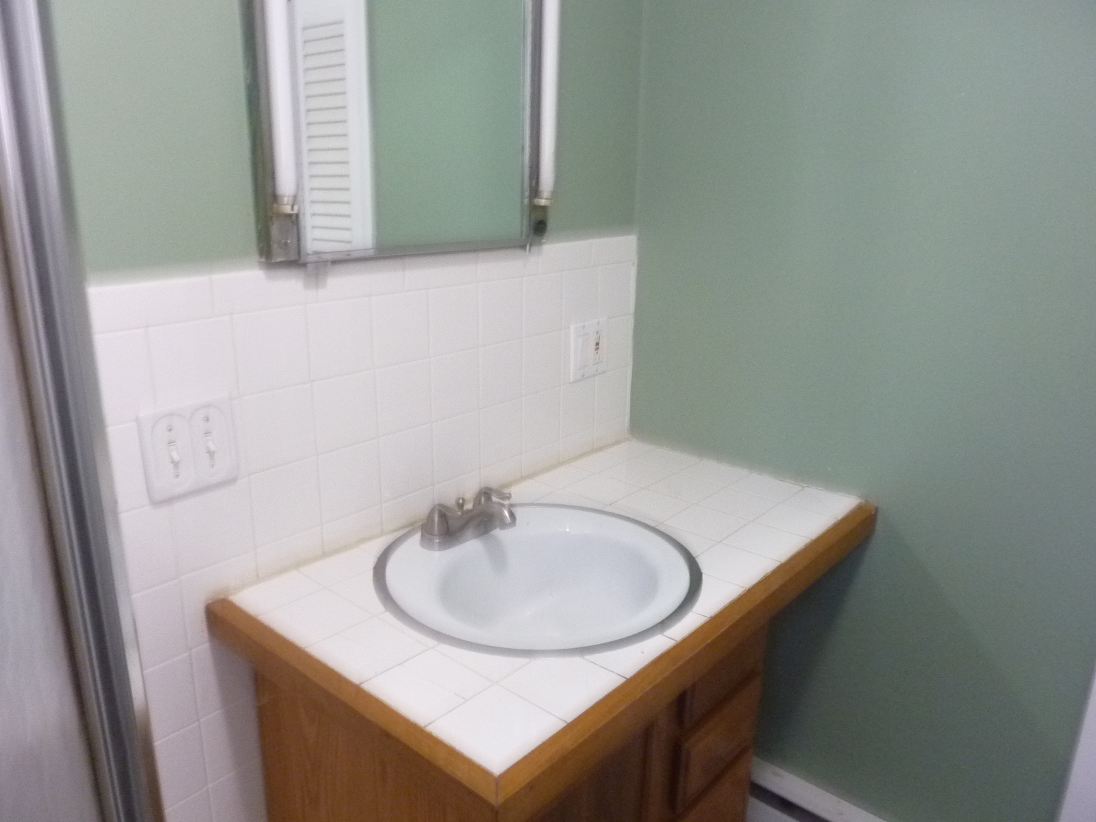 bathroom lavatory - 61 Christian St