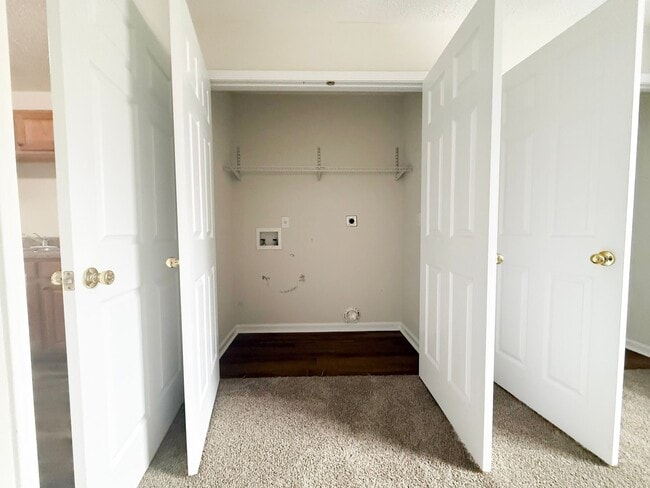 Building Photo - 30 Lexington Ct