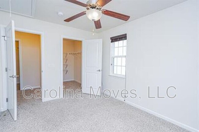 Building Photo - 414 Christiane Way