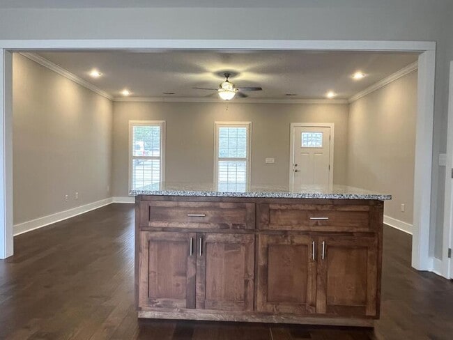 Building Photo - 122 Fargo Dr