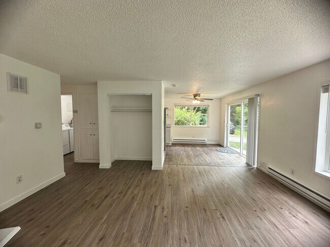 Building Photo - ZAGY Gig Harbor 10 (6311/13)