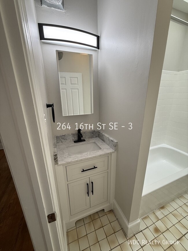 Building Photo - 264 16th St SE