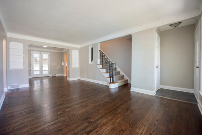 Building Photo - 5976 Hodgman Dr
