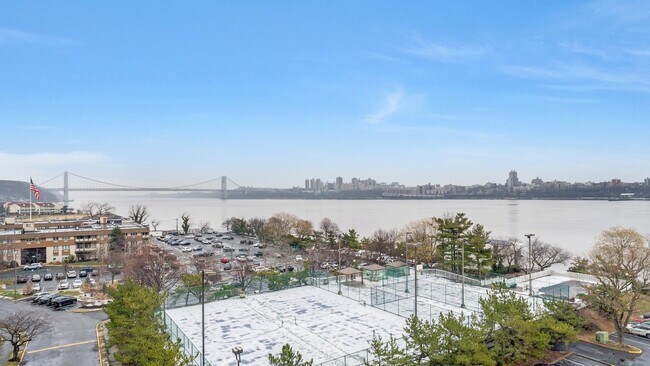 Building Photo - 1055 River Rd