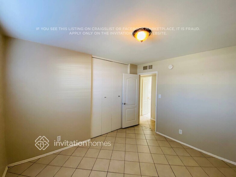 Building Photo - 3735 W Rose Ln