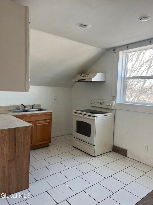 Building Photo - 154 Spring St