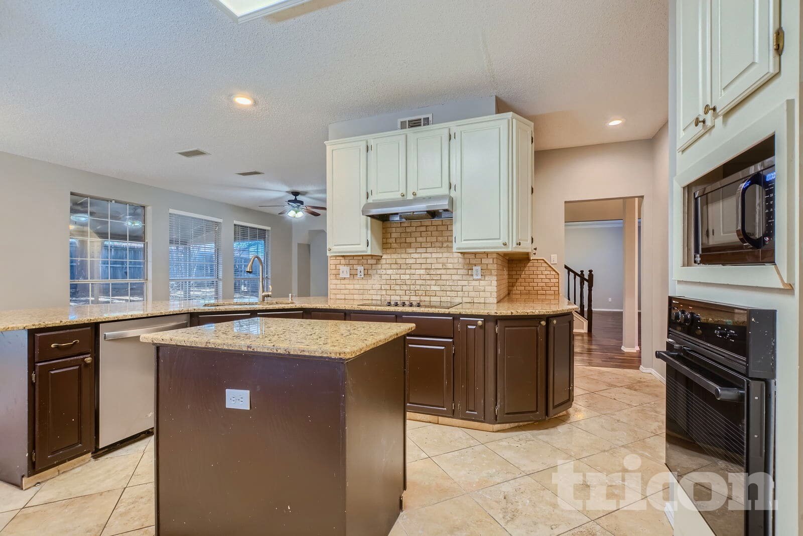 Building Photo - 4649 Devonshire Dr