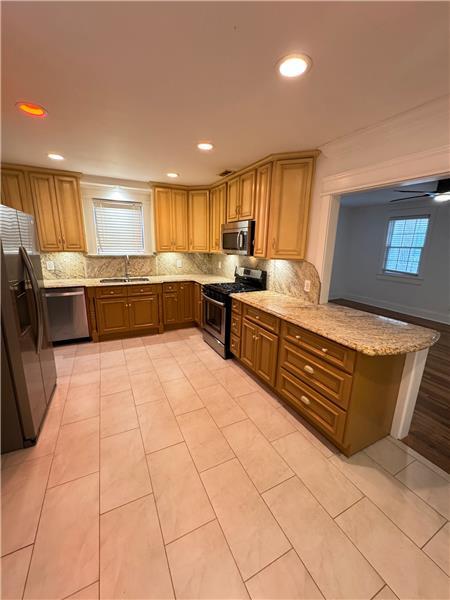 Building Photo - 502 E 66th St