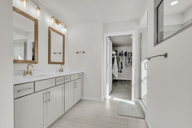 Building Photo - Elegant 5BR/4BA Home Minutes from the Swam...