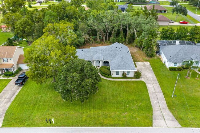 Building Photo - Beautiful 3-Bedroom Home with Private Setting & Open Floor Plan