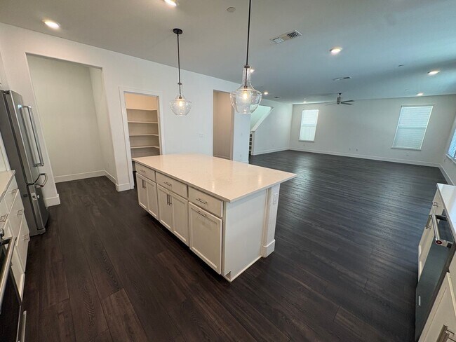 Building Photo - Beautiful 4 Bed 3 Full Bath Home with Solar in Brentwood