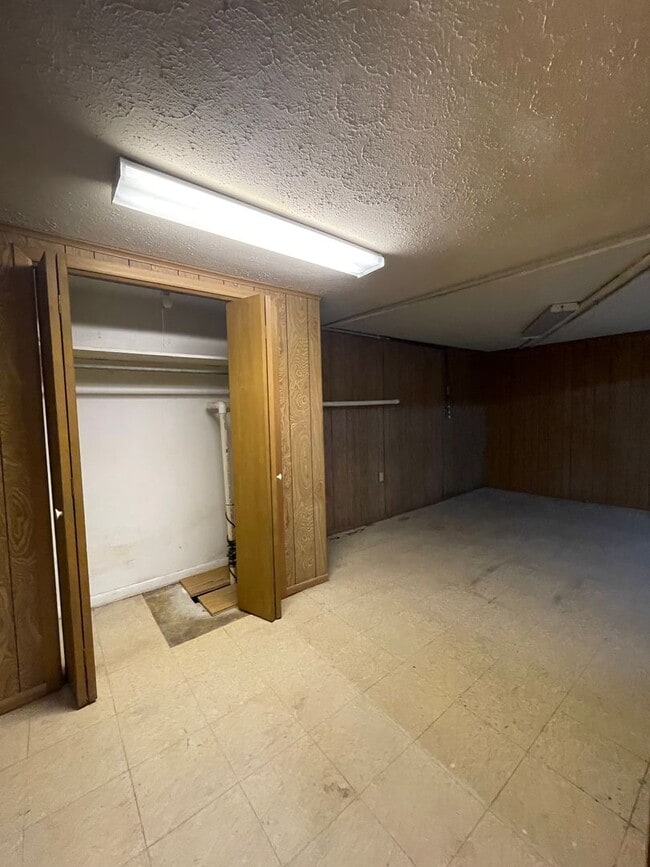 Building Photo - Charming 2 bedroom with a basement