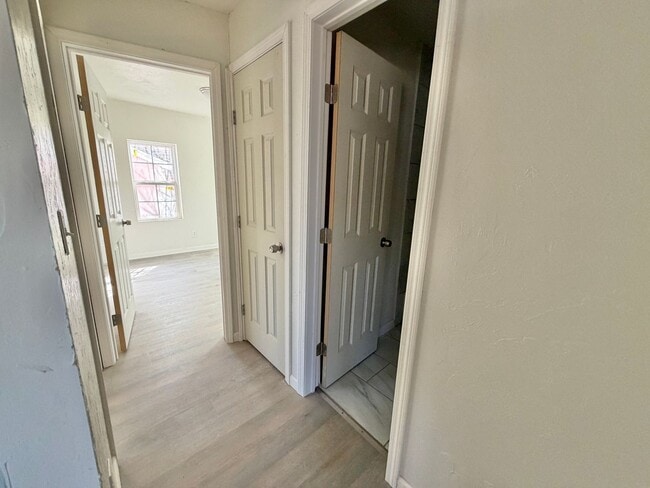 Building Photo - 2 bed newly renovated!