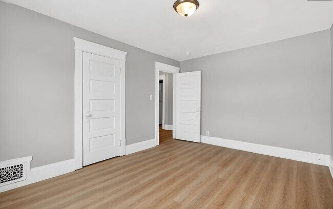 Building Photo - 458 Kling St