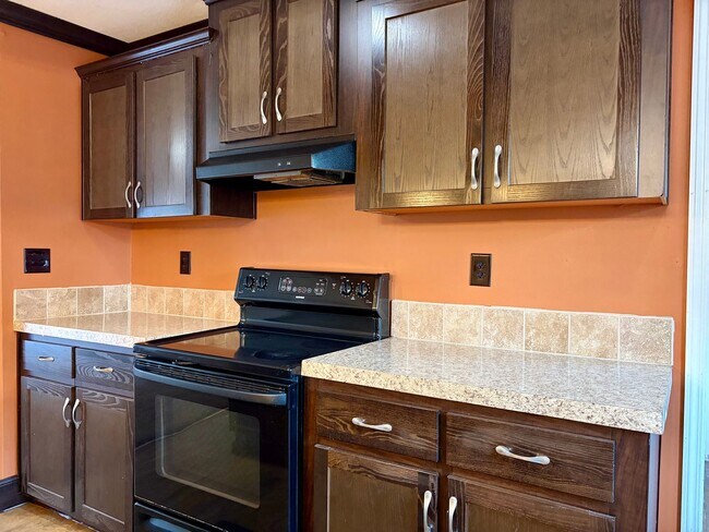 Building Photo - 3 bed/ 2 bath Beauty on 1 acre!