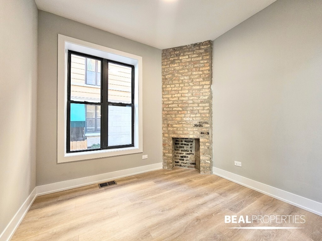 Building Photo - 428 W Belden Ave