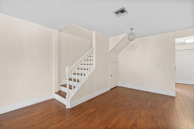 Building Photo - 217 Georgian Park Dr