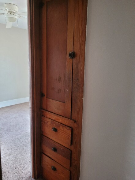 Building Photo - 305 Cascade St