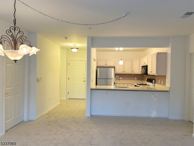 Building Photo - 1210 Hamilton Dr