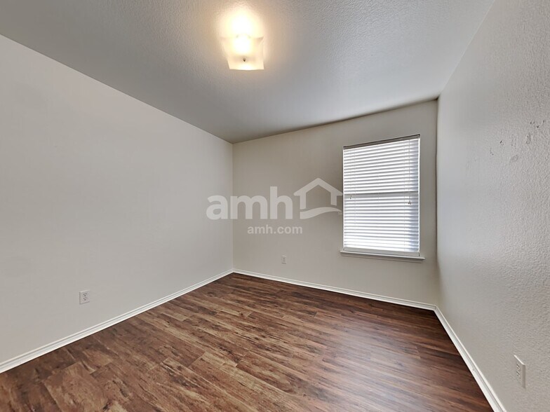 Building Photo - 11909 Grizzly Bear Dr