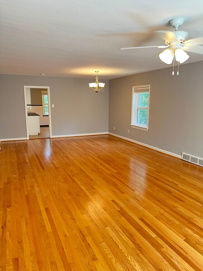 Building Photo - 7449 Delmar Blvd