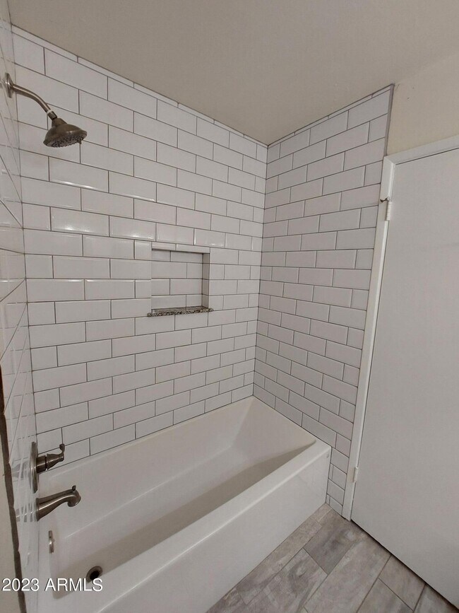 Building Photo - 6140 W Townley Ave