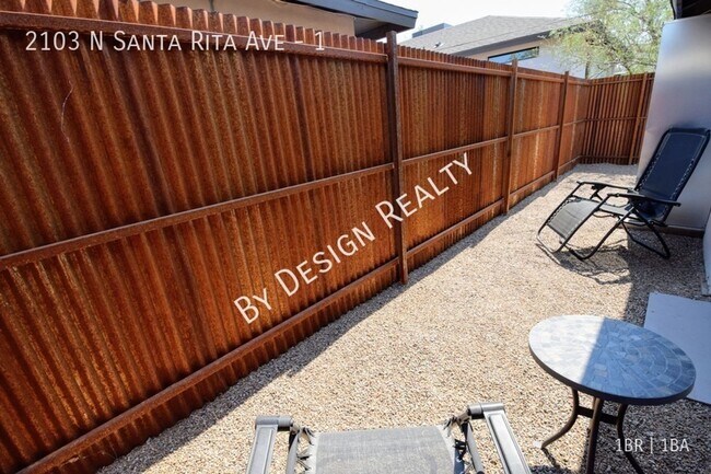 Building Photo - Renovated and Furnished 1 Bed 1 Bath Casita - 1 Mile To UofA