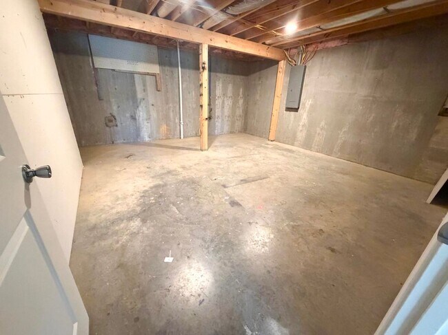 Building Photo - Beautiful Duplex in Jackson