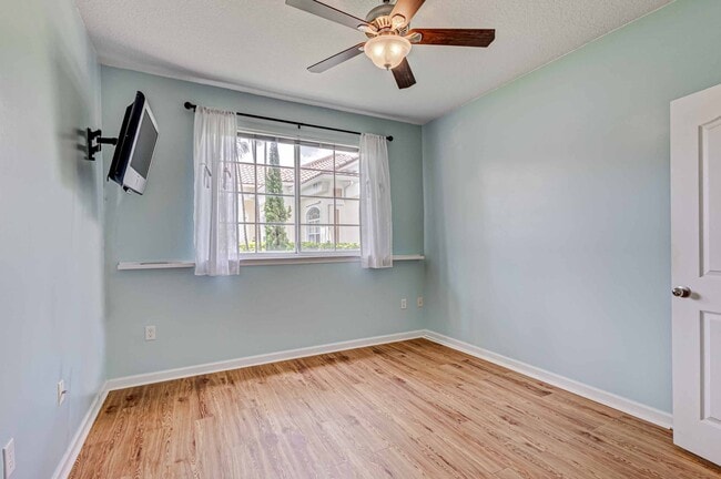 Building Photo - 9833 Baywinds Dr