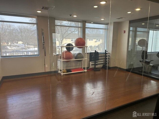 Building Photo - 88 Roosevelt Ave