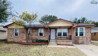 Building Photo - 4670 Rainbow Dr