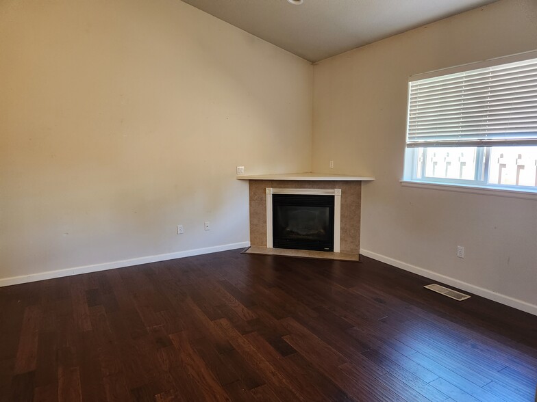 Building Photo - 1586 NE Grandhaven Dr