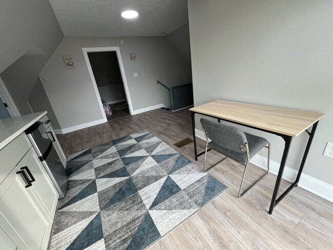 Building Photo - 444 Oneida St