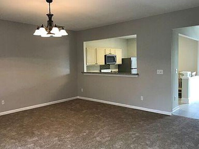 Building Photo - 76 Highoak Dr