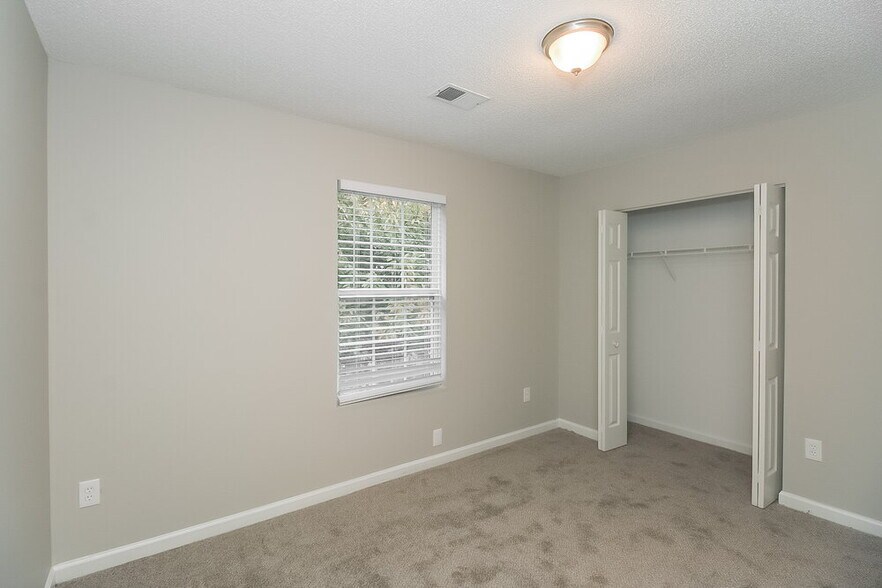 Building Photo - 4379 Yellow Rose Dr