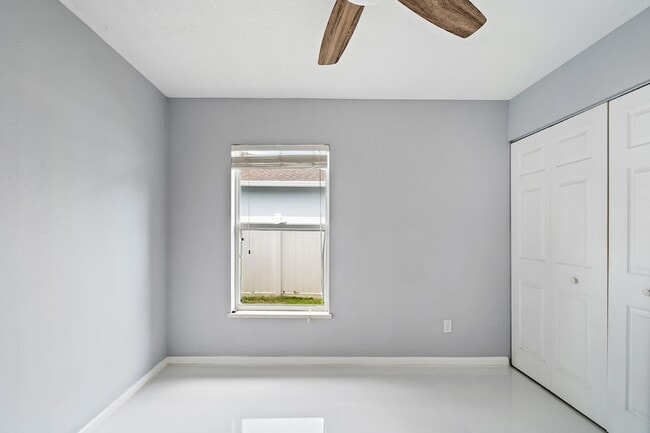 Building Photo - 6715 NW Pinson Ct