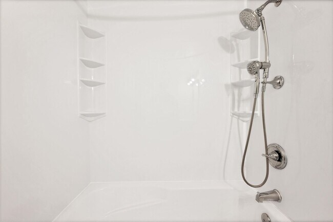 Building Photo - Stunning 2BR/1BA Condo Steps from Cheesman Park!