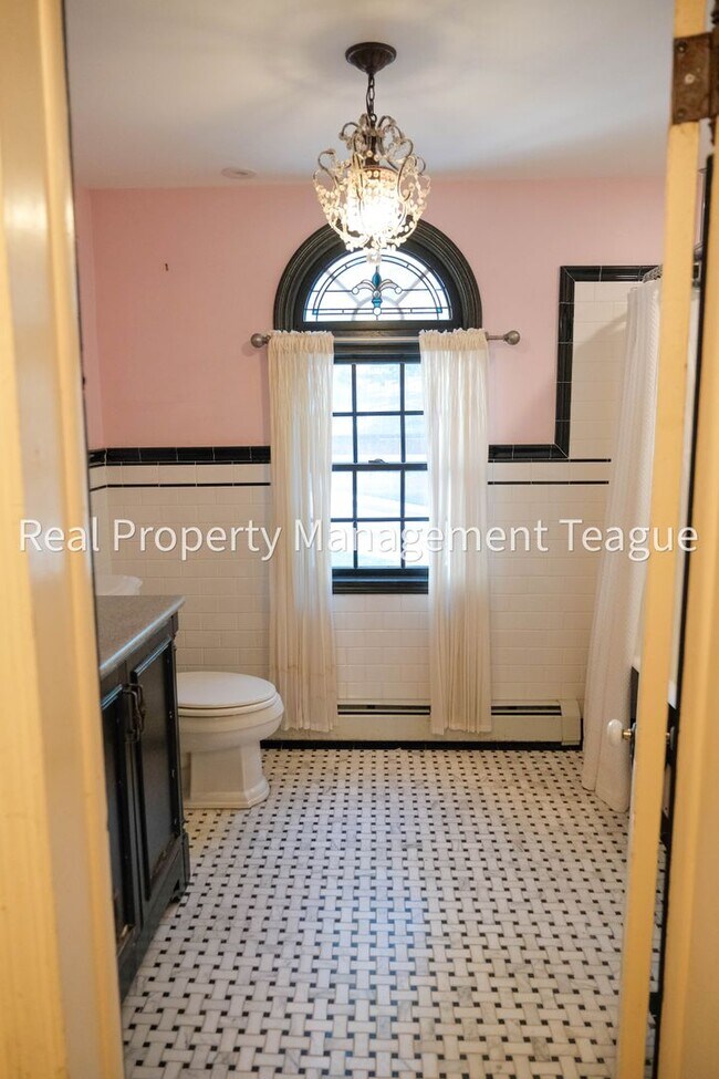 Building Photo - Dream home in Altamont