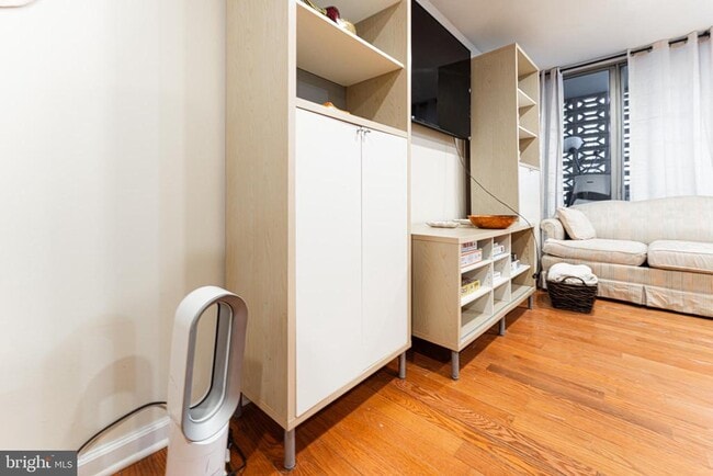 Building Photo - 1832 Metzerott Rd