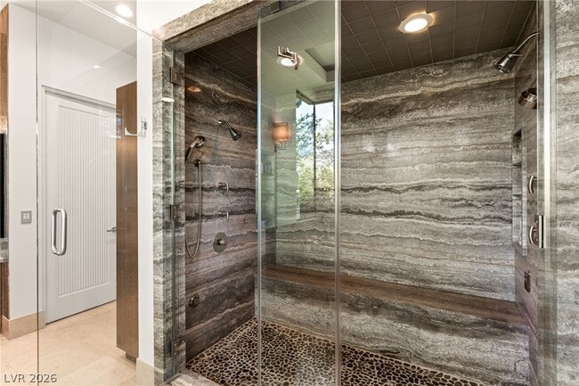 Building Photo - 2 Castle Oaks Ct