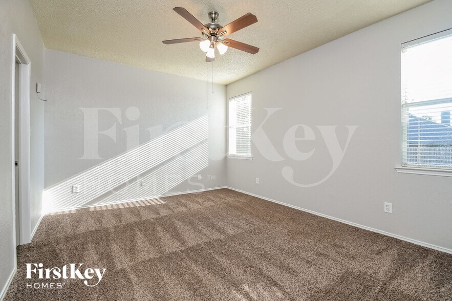 Building Photo - 10240 Dawson Trail