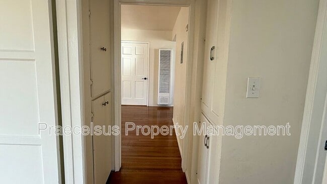 Building Photo - 317 E 5th St