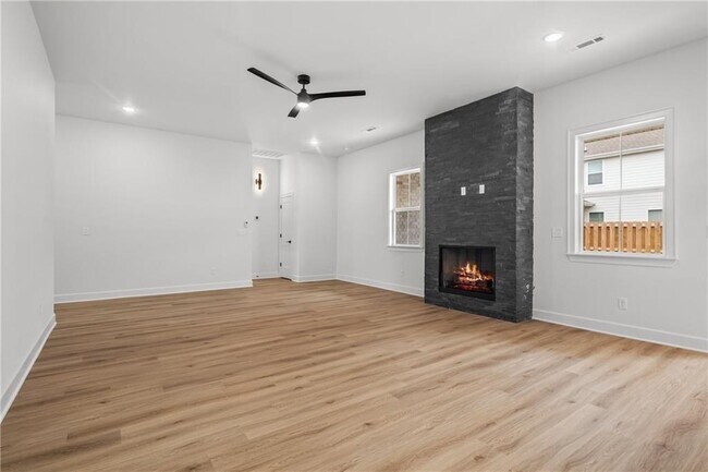 Building Photo - 490 Apollo Dr