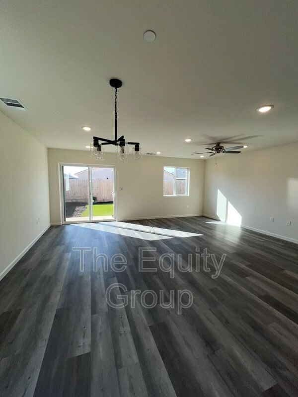 Building Photo - 7031 W Wren Ave