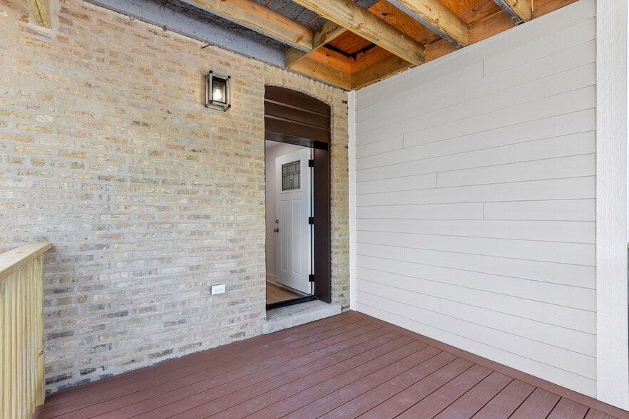 Building Photo - 6423 N Washtenaw Ave