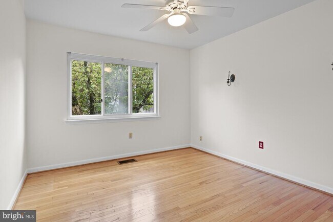 Building Photo - 1424 Yellowwood Ct