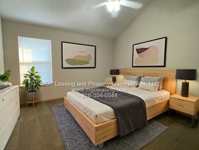 Building Photo - South Garden Townhomes: Comfort & Style in...