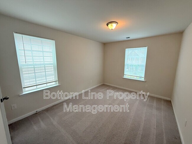 Building Photo - 729 Willshire Falls Dr