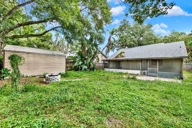 Building Photo - "Charming 3-Bed Oasis with 2 Baths and Spacious 1,310 Sq. Ft. in Orlando!"